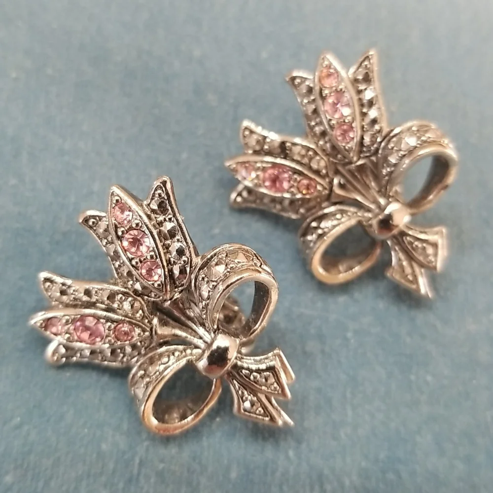 Vtg Avon Clip Earrings